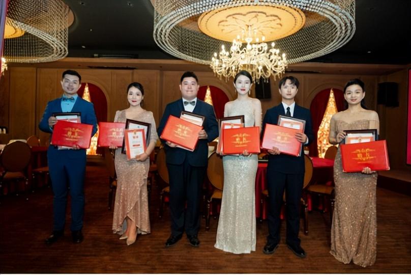 博思花藝婚慶教育，婚慶培訓，花藝培訓，插花培訓，花藝師培訓，主持人培訓，商務(wù)主持人培訓，花店運營培訓，花店全系統(tǒng)營銷，小白開花店，小白學主持，金璽棠婚慶酒店，金璽棠總部，鄭州金麻雀教育科技有限公司