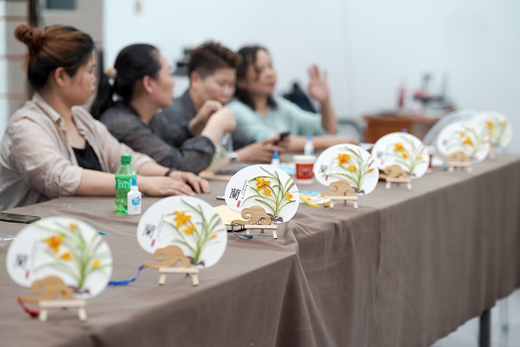 博思花藝婚慶教育，婚慶培訓(xùn)，花藝培訓(xùn)，插花培訓(xùn)，花藝師培訓(xùn)，主持人培訓(xùn)，商務(wù)主持人培訓(xùn)，花店運營培訓(xùn)，花店全系統(tǒng)營銷，小白開花店，小白學(xué)主持，金璽棠婚慶酒店，金璽棠總部，鄭州金麻雀教育科技有限公司
