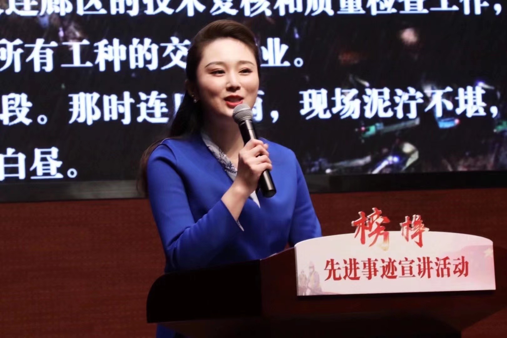 博思花藝婚慶教育，婚慶培訓(xùn)，花藝培訓(xùn)，插花培訓(xùn)，花藝師培訓(xùn)，主持人培訓(xùn)，商務(wù)主持人培訓(xùn)，花店運營培訓(xùn)，花店全系統(tǒng)營銷，小白開花店，小白學(xué)主持，金璽棠婚慶酒店，金璽棠總部，鄭州金麻雀教育科技有限公司