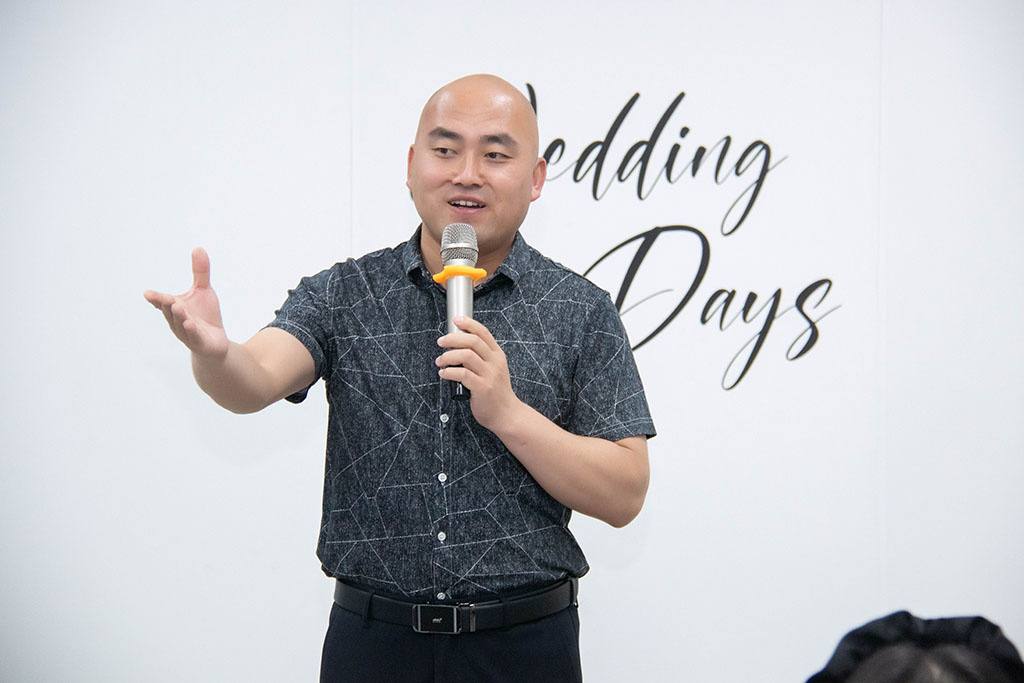 博思花藝婚慶教育，婚慶培訓(xùn)，花藝培訓(xùn)，插花培訓(xùn)，花藝師培訓(xùn)，主持人培訓(xùn)，商務(wù)主持人培訓(xùn)，花店運營培訓(xùn)，花店全系統(tǒng)營銷，小白開花店，小白學(xué)主持，金璽棠婚慶酒店，金璽棠總部，鄭州金麻雀教育科技有限公司