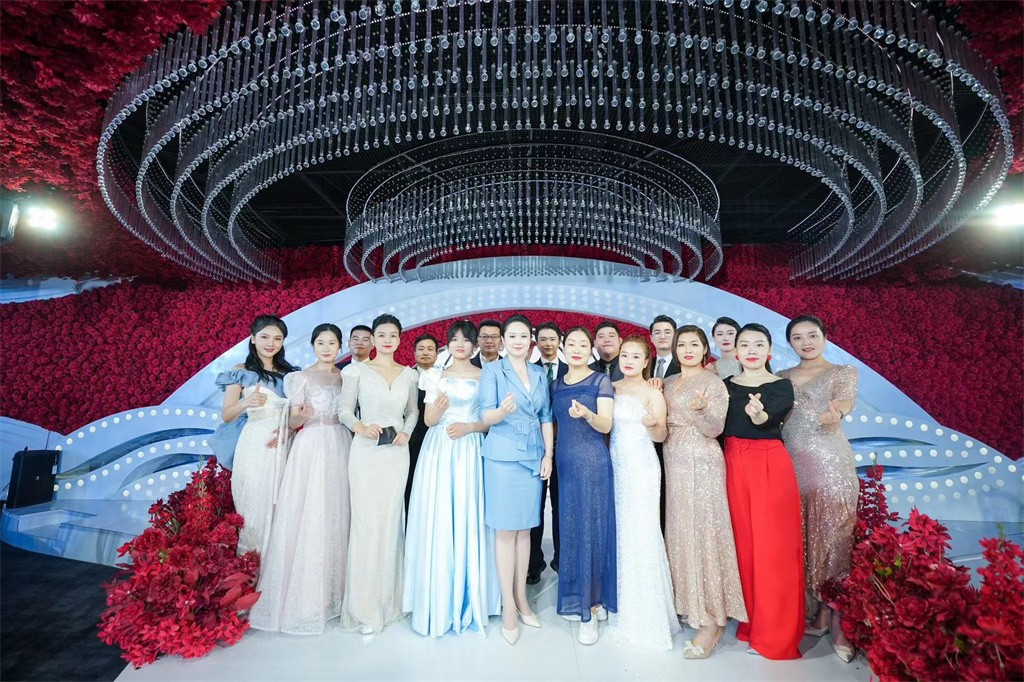 博思花藝婚慶教育，婚慶培訓(xùn)，花藝培訓(xùn)，插花培訓(xùn)，花藝師培訓(xùn)，主持人培訓(xùn)，商務(wù)主持人培訓(xùn)，花店運(yùn)營培訓(xùn)，花店全系統(tǒng)營銷，小白開花店，小白學(xué)主持，金璽棠婚慶酒店，金璽棠總部，鄭州金麻雀教育科技有限公司
