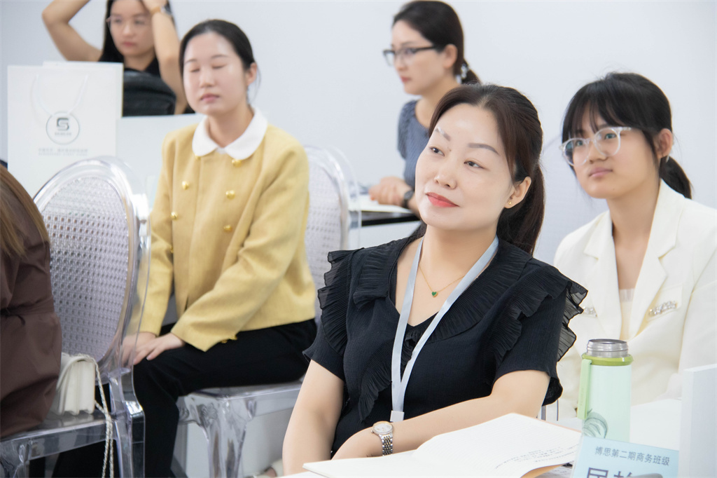 博思花藝婚慶教育，婚慶培訓(xùn)，花藝培訓(xùn)，插花培訓(xùn)，花藝師培訓(xùn)，主持人培訓(xùn)，商務(wù)主持人培訓(xùn)，花店運(yùn)營培訓(xùn)，花店全系統(tǒng)營銷，小白開花店，小白學(xué)主持，金璽棠婚慶酒店，金璽棠總部，鄭州金麻雀教育科技有限公司
