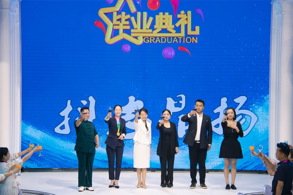 博思花藝婚慶教育,婚慶培訓(xùn),花藝培訓(xùn),插花培訓(xùn),花藝師培訓(xùn),主持人培訓(xùn),商務(wù)主持人培訓(xùn),花店運(yùn)營培訓(xùn),花店全系統(tǒng)營銷,小白開花店,小白學(xué)主持,金璽棠婚慶酒店,金璽棠總部,鄭州金麻雀教育科技有限公司 博思花藝婚慶教育,婚慶培訓(xùn),花藝培訓(xùn),插花培訓(xùn),花藝師培訓(xùn),主持人培訓(xùn),商務(wù)主持人培訓(xùn),花店運(yùn)營培訓(xùn),花店全系統(tǒng)營銷,小白開花店,小白學(xué)主持,金璽棠婚慶酒店,金璽棠總部,鄭州金麻雀教育科技有限公司