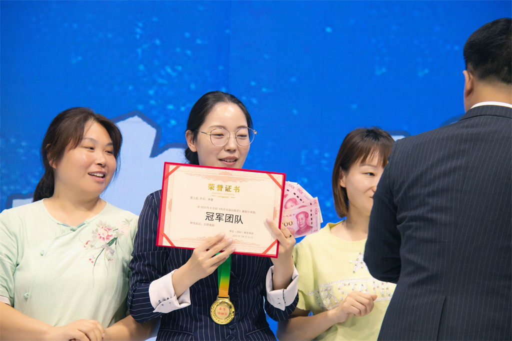 博思花藝婚慶教育,婚慶培訓(xùn),花藝培訓(xùn),插花培訓(xùn),花藝師培訓(xùn),主持人培訓(xùn),商務(wù)主持人培訓(xùn),花店運(yùn)營培訓(xùn),花店全系統(tǒng)營銷,小白開花店,小白學(xué)主持,金璽棠婚慶酒店,金璽棠總部,鄭州金麻雀教育科技有限公司 博思花藝婚慶教育,婚慶培訓(xùn),花藝培訓(xùn),插花培訓(xùn),花藝師培訓(xùn),主持人培訓(xùn),商務(wù)主持人培訓(xùn),花店運(yùn)營培訓(xùn),花店全系統(tǒng)營銷,小白開花店,小白學(xué)主持,金璽棠婚慶酒店,金璽棠總部,鄭州金麻雀教育科技有限公司