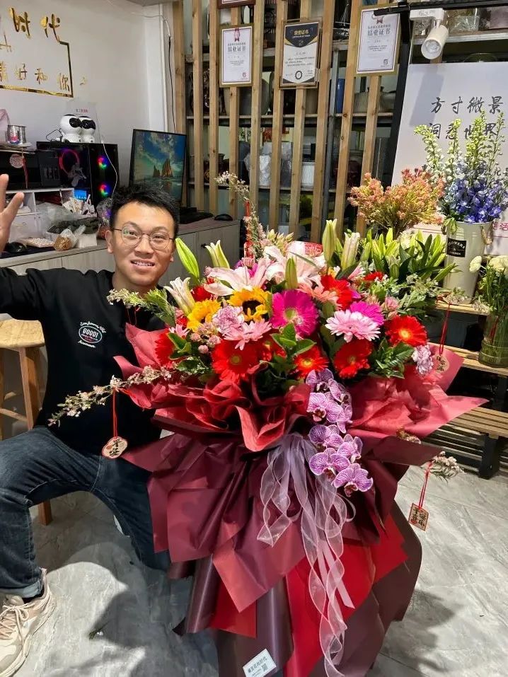 博思花藝婚慶教育，婚慶培訓(xùn)，花藝培訓(xùn)，插花培訓(xùn)，花藝師培訓(xùn)，主持人培訓(xùn)，商務(wù)主持人培訓(xùn)，花店運(yùn)營培訓(xùn)，花店全系統(tǒng)營銷，小白開花店，小白學(xué)主持，金璽棠婚慶酒店，金璽棠總部，鄭州金麻雀教育科技有限公司
