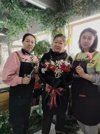 博思花藝婚慶教育，婚慶培訓，花藝培訓，插花培訓，花藝師培訓，主持人培訓，商務(wù)主持人培訓，花店運營培訓，花店全系統(tǒng)營銷，小白開花店，小白學主持，金璽棠婚慶酒店，金璽棠總部，鄭州金麻雀教育科技有限公司